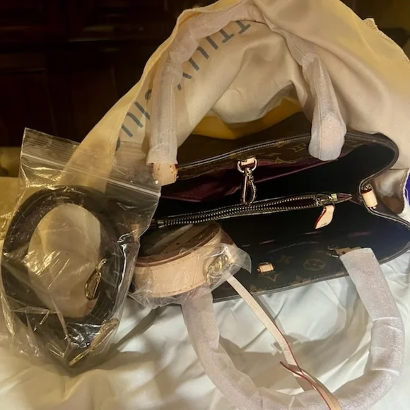 Luxury Designer Brown Monogram Tote Bag - Picture 4 of 4